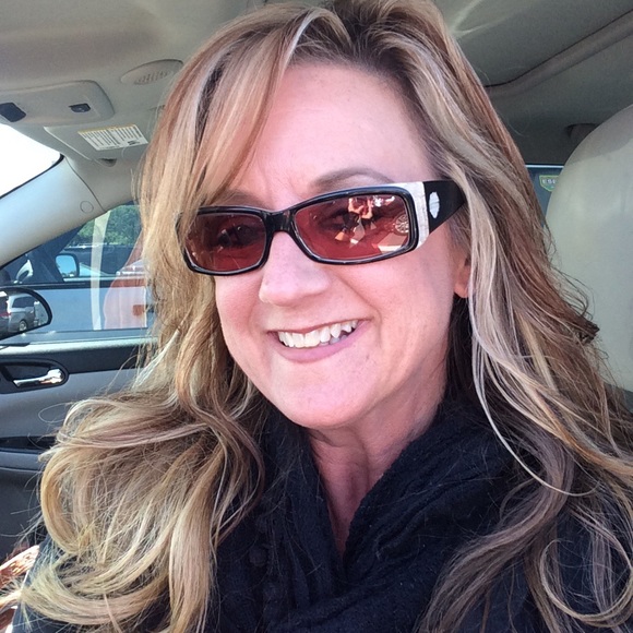 Meet your Posher, Adena - Picture 1 of 1